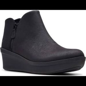 CLARKS ANKLE BOOTS
